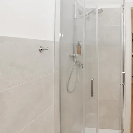 Apartament 1' To The Station - Ac - Self Check-in - Netflix Genua