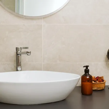 Giano Host - Capro Apartman *